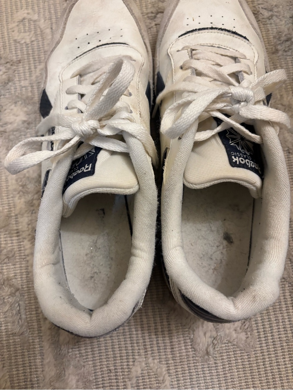 Reebok Men’s White & Navy Retro Runner Sneakers - Picture 3 of 8
